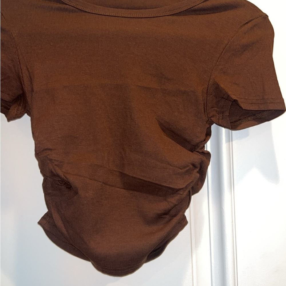 New Woman’s crop top size XS. Rouse sides. Ribbed